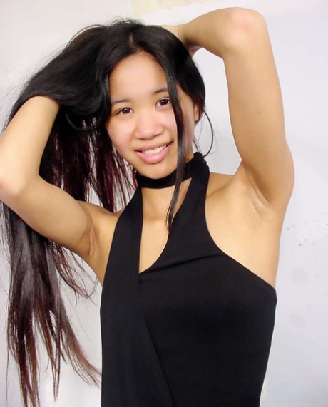 Asian solo girl shows her bare ass and twat at once after removing her clothes