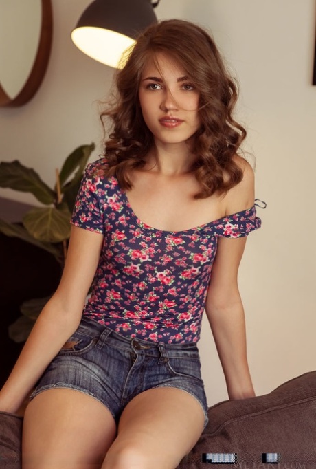 Nice teen Jasmina showcases her sweet pussy after getting bare naked