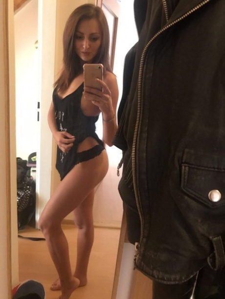 Hot solo girl takes mirror selfies to add to her dating profile
