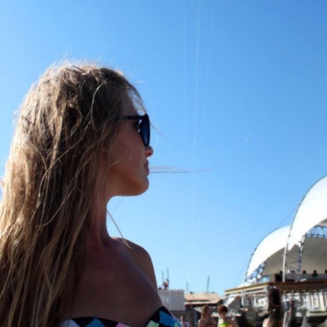 Amateur teen Sylvia loves taking selfies of attractive nude body
