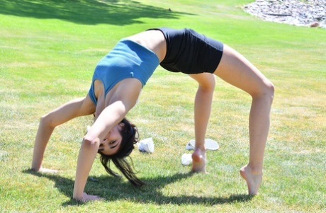 Flexible brunette beauty Reina Rae gets butt naked outdoors before exercising