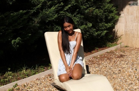 Ebony teen Linda Baker squirts while masturbating in the nude outdoors