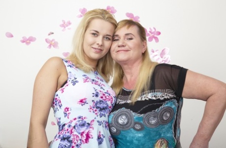 Overweight mature lesbian and her teen lover scissor vaginas on sofa