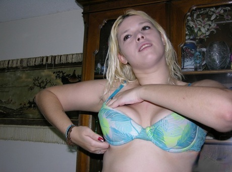 Chubby teen with blonde hair touts her twat and big ass at the same time