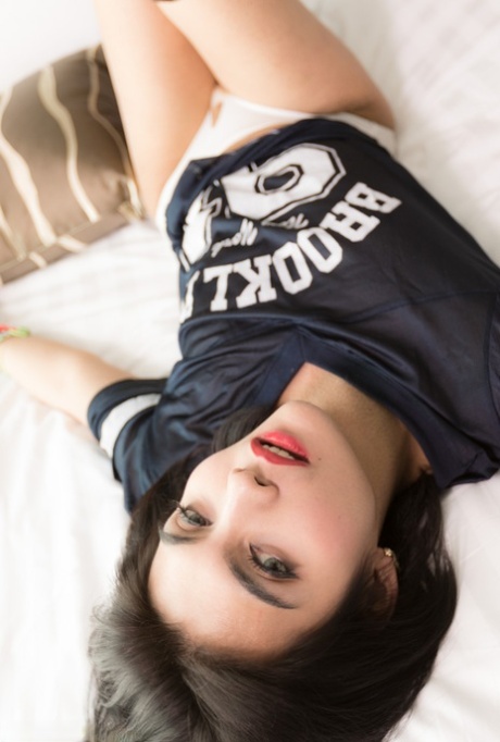 Ladyboy Gold performed by Sofie Hot Pics