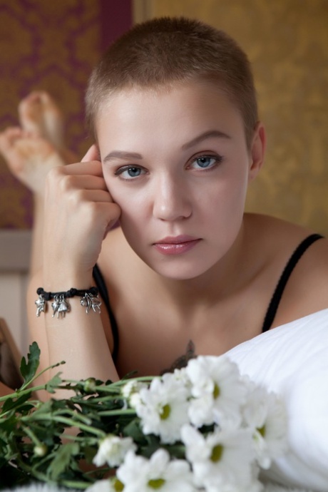 Short-haired teen Emika spreading & rubbing her horny pink pussy to orgasm