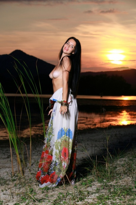 Met Art performed by Lola Marron Nude Photos