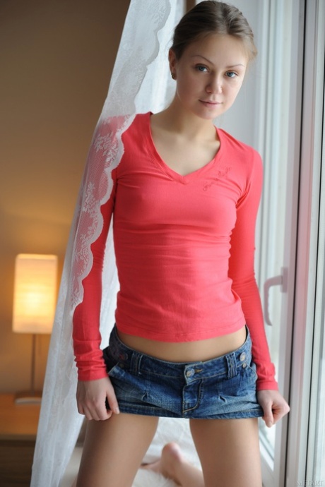 Adorable teen Liza H showing her beautiful pussy & her superb breasts