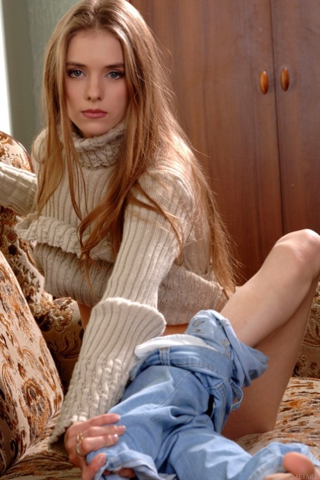 Glamorous babe Marilu A shows her lovely tits and her trimmed pussy