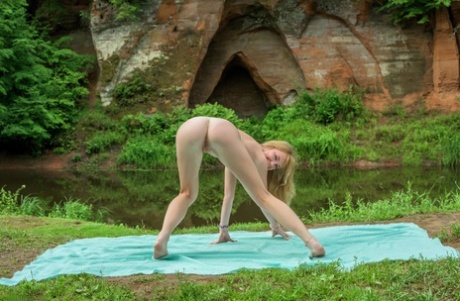 Glamorous babe Runa getting rid of her bikini and posing naked outdoors