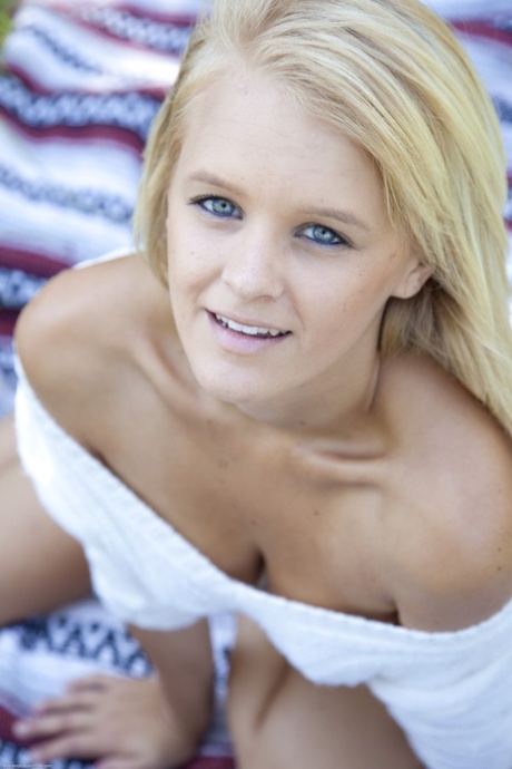 Errotica Archives starring Marie XXX Pics