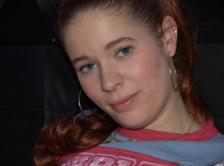 Amateur teen Ivy Wynn reveals her nice tits and big ass in a van