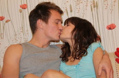 Petite European Liona Levi gets her bumhole boned for the first time