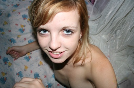 Amateur girlfriend Simona fucks her boyfriend Alex's dick in POV