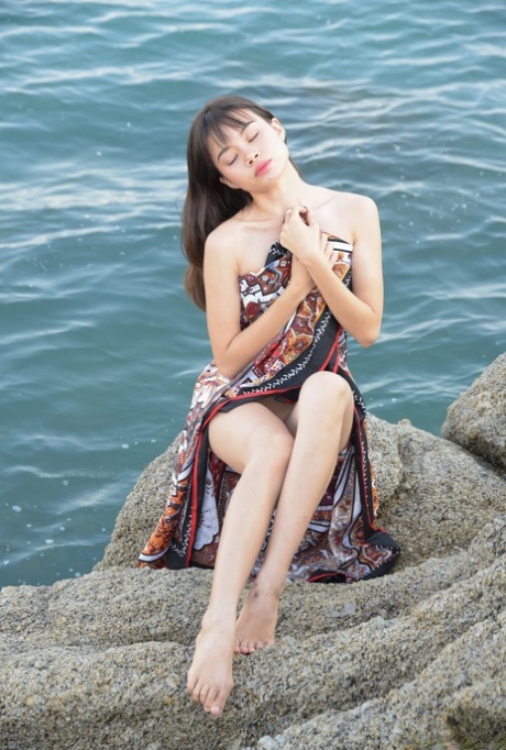 Shameless amateur teen Sowan flaunts her Asian pussy on a public beach
