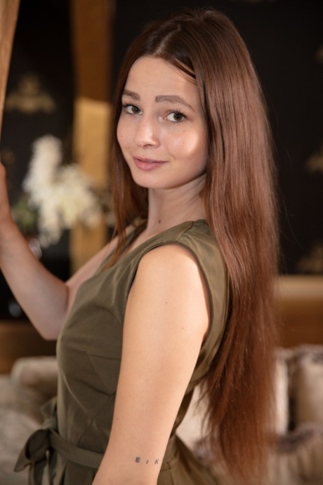 Elegant babe Diany Dee peels off her sexy outfit & spreads her tasty pussy