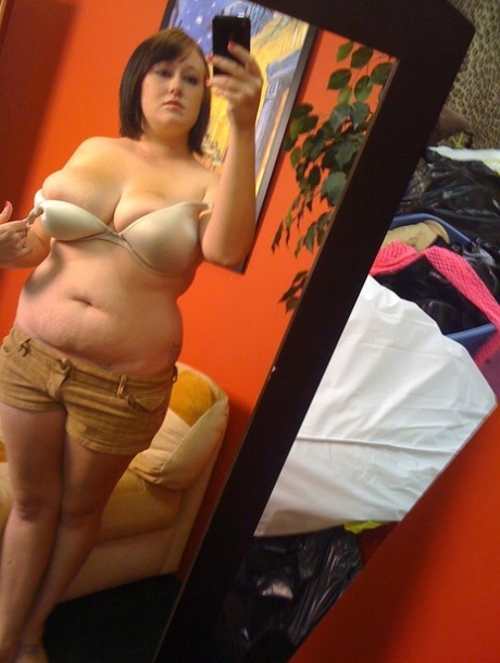 Chubby amateur teen Jessica Claire shows her big tits and poses in the mirror