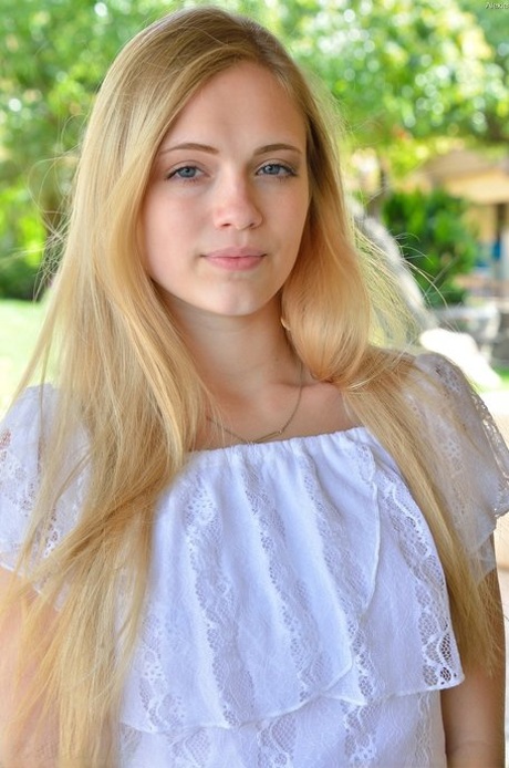 Golden haired newbie Alexia strips naked in bed and worships her own toes