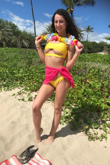 Hot American girl Lily Adams flaunting her big booty & her cuddly natural tits