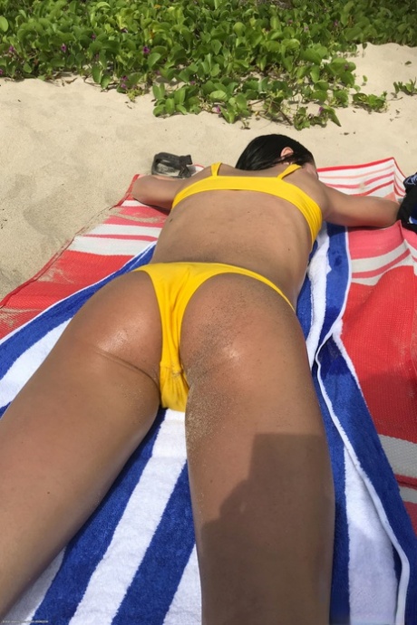 Hot American girl Lily Adams flaunting her big booty & her cuddly natural tits