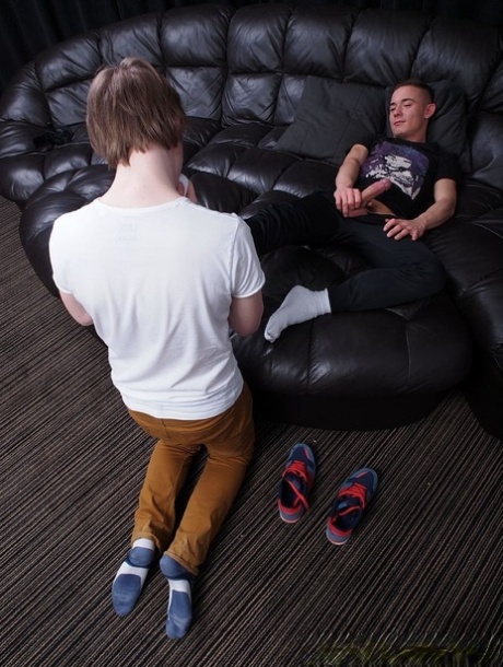 Horny gays with a foot fetish Chav and Kyle masturbating and toe sucking