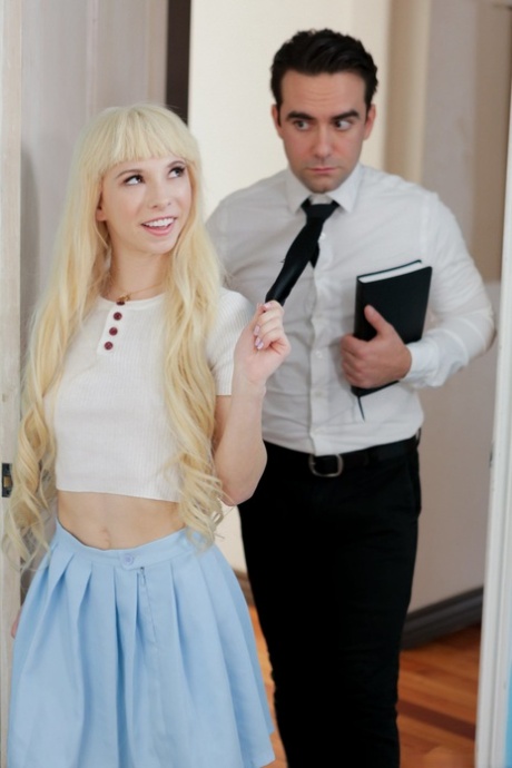 Petite babe with a big booty Kenzie Reeves has hardcore anal sex