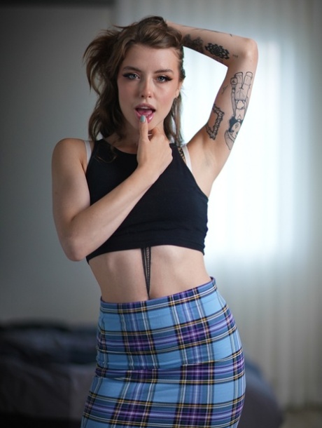 Tattooed babes Eden Ivy and Veronique Tinkler flaunt their hot bodies