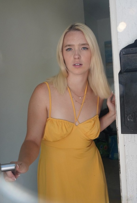 Blonde babe Juliette Mint shows her shaved cunt while having POV sex