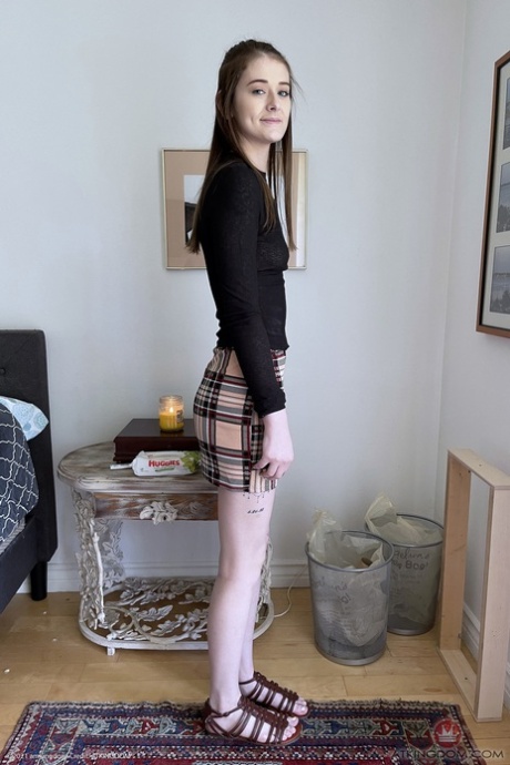 Cute amateur babe Meloni Moon exposes her cunt and skinny legs on a bed