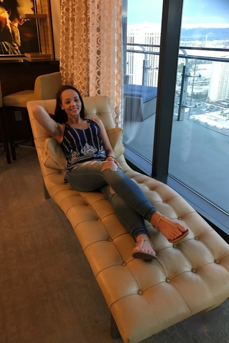 Colombian girlfriend Emily Cash flaunts her sexy feet in her solo compilation