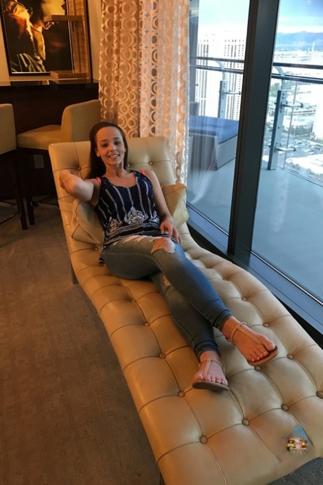 Colombian girlfriend Emily Cash flaunts her sexy feet in her solo compilation