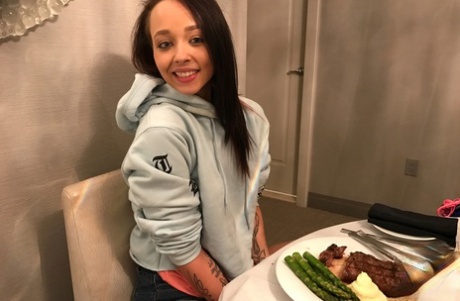 Colombian girlfriend Emily Cash flaunts her sexy feet in her solo compilation