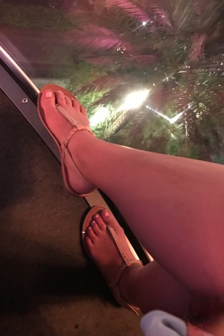 Colombian girlfriend Emily Cash flaunts her sexy feet in her solo compilation