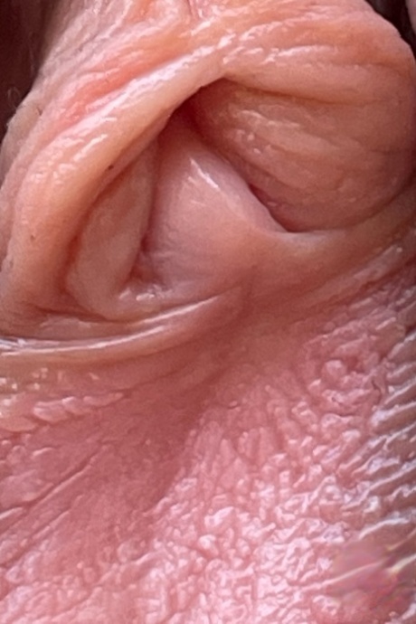 Sexy amateur girl Lily Adams exposes her pussy and asshole up close outdoors