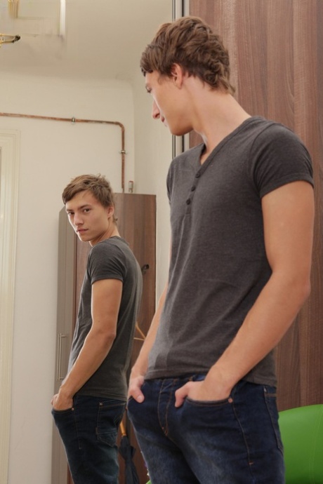 Hot twink Tommy Hunter shows off his big dick & his tight anal love hole