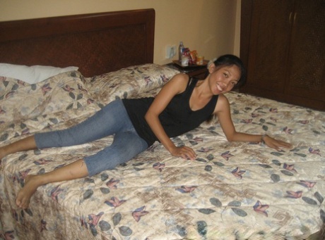 Filipina amateur Marie Dee stripping naked and giving a sloppy blowjob