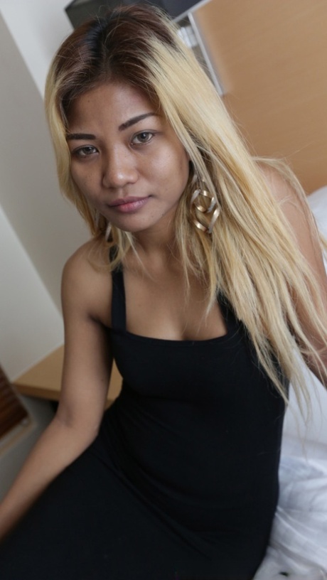 Beautiful Asian babe Peong enjoys some POV doggystyle sex in a hotel room