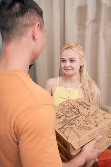 Little teen Lina Star gets her tight ass drilled by a pizza-delivery guy
